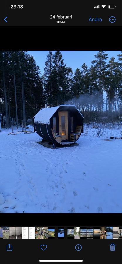 Stuga Pa Oe / Naerhet Till Vatten Mariestad Extérieur photo