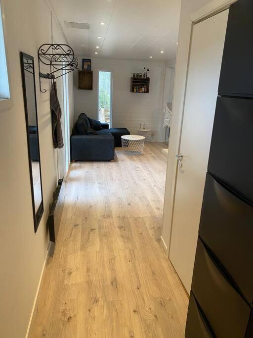 Stuga Pa Oe / Naerhet Till Vatten Mariestad Extérieur photo
