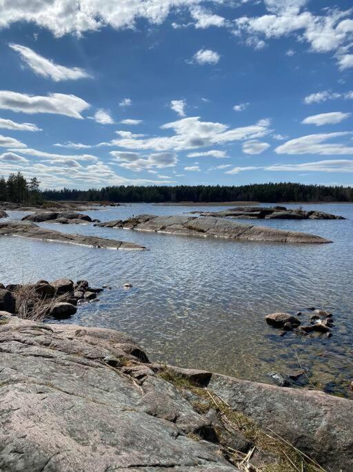 Stuga Pa Oe / Naerhet Till Vatten Mariestad Extérieur photo